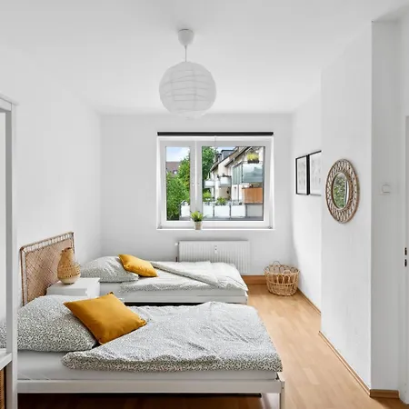 Modernes 3 Frisch Saniert Und Moebliert Apartment